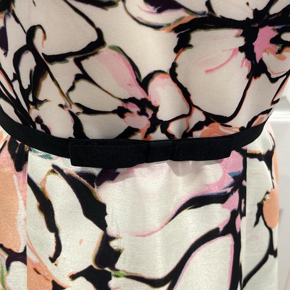 Cocktail dress white with peach and pink flowers. - Picture 2 of 4
